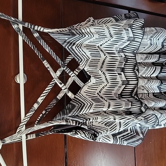 Dress - Picture 2 of 4